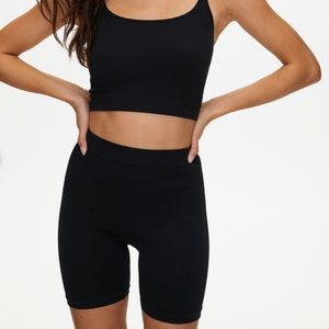 NWT Aritzia Sunday Best Kissy Short